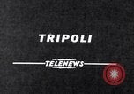 Immagine di White ONU van visualizzando una bandiera bianca Tripoli in Libia, 1962, secondo 3 filmato di repertorio 65675039879