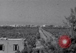 Immagine di White ONU van visualizzando una bandiera bianca Tripoli in Libia, 1962, secondo 6 filmato di repertorio 65675039879