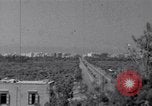 Immagine di White ONU van visualizzando una bandiera bianca Tripoli in Libia, 1962, secondo 7 filmato di repertorio 65675039879