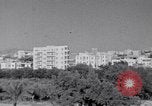 Immagine di White ONU van visualizzando una bandiera bianca Tripoli in Libia, 1962, secondo 13 filmato di repertorio 65675039879