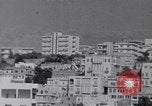 Immagine di White ONU van visualizzando una bandiera bianca Tripoli in Libia, 1962, secondo 15 filmato di repertorio 65675039879