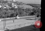 Immagine di White ONU van visualizzando una bandiera bianca Tripoli in Libia, 1962, secondo 23 filmato di repertorio 65675039879