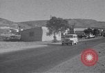 Immagine di White ONU van visualizzando una bandiera bianca Tripoli in Libia, 1962, secondo 24 filmato di repertorio 65675039879