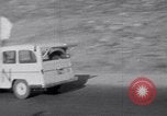 Immagine di White ONU van visualizzando una bandiera bianca Tripoli in Libia, 1962, secondo 27 filmato di repertorio 65675039879