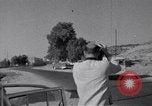 Immagine di White ONU van visualizzando una bandiera bianca Tripoli in Libia, 1962, secondo 28 filmato di repertorio 65675039879
