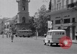 Immagine di White ONU van visualizzando una bandiera bianca Tripoli in Libia, 1962, secondo 37 filmato di repertorio 65675039879