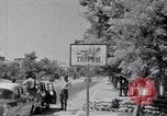 Immagine di White ONU van visualizzando una bandiera bianca Tripoli in Libia, 1962, secondo 39 filmato di repertorio 65675039879