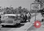 Immagine di White ONU van visualizzando una bandiera bianca Tripoli in Libia, 1962, secondo 42 filmato di repertorio 65675039879
