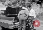 Immagine di White ONU van visualizzando una bandiera bianca Tripoli in Libia, 1962, secondo 45 filmato di repertorio 65675039879