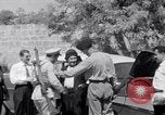 Immagine di White ONU van visualizzando una bandiera bianca Tripoli in Libia, 1962, secondo 54 filmato di repertorio 65675039879