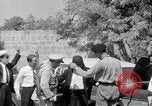 Immagine di White ONU van visualizzando una bandiera bianca Tripoli in Libia, 1962, secondo 56 filmato di repertorio 65675039879