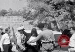 Immagine di White ONU van visualizzando una bandiera bianca Tripoli in Libia, 1962, secondo 57 filmato di repertorio 65675039879