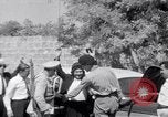 Immagine di White ONU van visualizzando una bandiera bianca Tripoli in Libia, 1962, secondo 59 filmato di repertorio 65675039879