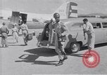 Standbild Krankenwagen transportiert Patienten Flugplatz Guatemala, 1954, aus Sekunde 12 historischem Filmmaterial Videoclip 65675039889