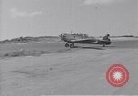 Standbild Krankenwagen transportiert Patienten Flugplatz Guatemala, 1954, aus Sekunde 19 historischem Filmmaterial Videoclip 65675039889