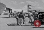 Standbild Krankenwagen transportiert Patienten Flugplatz Guatemala, 1954, aus Sekunde 21 historischem Filmmaterial Videoclip 65675039889