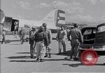 Standbild Krankenwagen transportiert Patienten Flugplatz Guatemala, 1954, aus Sekunde 23 historischem Filmmaterial Videoclip 65675039889