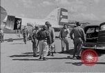 Standbild Krankenwagen transportiert Patienten Flugplatz Guatemala, 1954, aus Sekunde 24 historischem Filmmaterial Videoclip 65675039889