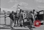 Standbild Krankenwagen transportiert Patienten Flugplatz Guatemala, 1954, aus Sekunde 27 historischem Filmmaterial Videoclip 65675039889