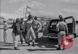 Standbild Krankenwagen transportiert Patienten Flugplatz Guatemala, 1954, aus Sekunde 30 historischem Filmmaterial Videoclip 65675039889