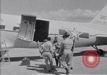 Standbild Krankenwagen transportiert Patienten Flugplatz Guatemala, 1954, aus Sekunde 37 historischem Filmmaterial Videoclip 65675039889