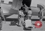 Standbild Krankenwagen transportiert Patienten Flugplatz Guatemala, 1954, aus Sekunde 45 historischem Filmmaterial Videoclip 65675039889
