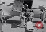 Standbild Krankenwagen transportiert Patienten Flugplatz Guatemala, 1954, aus Sekunde 46 historischem Filmmaterial Videoclip 65675039889
