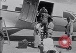 Standbild Krankenwagen transportiert Patienten Flugplatz Guatemala, 1954, aus Sekunde 48 historischem Filmmaterial Videoclip 65675039889