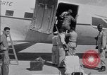 Standbild Krankenwagen transportiert Patienten Flugplatz Guatemala, 1954, aus Sekunde 51 historischem Filmmaterial Videoclip 65675039889