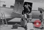 Standbild Krankenwagen transportiert Patienten Flugplatz Guatemala, 1954, aus Sekunde 53 historischem Filmmaterial Videoclip 65675039889
