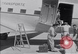 Standbild Krankenwagen transportiert Patienten Flugplatz Guatemala, 1954, aus Sekunde 59 historischem Filmmaterial Videoclip 65675039889