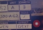Standbild Vietcong Gefangene befragt von Südvietnam officer begleitet Tuy Hoà Süd Vietnam, 1962, aus Sekunde 1 historischem Filmmaterial Videoclip 65675039915