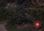 Standbild Vietcong Gefangene befragt von Südvietnam officer begleitet Tuy Hoà Süd Vietnam, 1962, aus Sekunde 10 historischem Filmmaterial Videoclip 65675039915