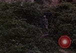 Standbild Vietcong Gefangene befragt von Südvietnam officer begleitet Tuy Hoà Süd Vietnam, 1962, aus Sekunde 29 historischem Filmmaterial Videoclip 65675039915