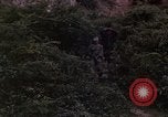 Standbild Vietcong Gefangene befragt von Südvietnam officer begleitet Tuy Hoà Süd Vietnam, 1962, aus Sekunde 30 historischem Filmmaterial Videoclip 65675039915