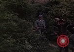 Standbild Vietcong Gefangene befragt von Südvietnam officer begleitet Tuy Hoà Süd Vietnam, 1962, aus Sekunde 43 historischem Filmmaterial Videoclip 65675039915