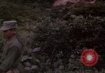 Standbild Vietcong Gefangene befragt von Südvietnam officer begleitet Tuy Hoà Süd Vietnam, 1962, aus Sekunde 54 historischem Filmmaterial Videoclip 65675039915