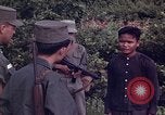 Image Interrogatoire des Vietcongs prisonniers par agent sud-vietnamien et US Tuy Hoa le Vietnam du Sud, 1962, de la seconde 6 séquences d'archives historiques vidéo 65675039916