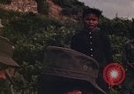 Image Interrogatoire des Vietcongs prisonniers par agent sud-vietnamien et US Tuy Hoa le Vietnam du Sud, 1962, de la seconde 30 séquences d'archives historiques vidéo 65675039916