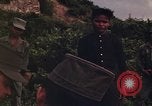 Image Interrogatoire des Vietcongs prisonniers par agent sud-vietnamien et US Tuy Hoa le Vietnam du Sud, 1962, de la seconde 32 séquences d'archives historiques vidéo 65675039916