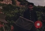 Image Interrogatoire des Vietcongs prisonniers par agent sud-vietnamien et US Tuy Hoa le Vietnam du Sud, 1962, de la seconde 33 séquences d'archives historiques vidéo 65675039916