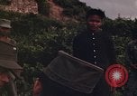 Image Interrogatoire des Vietcongs prisonniers par agent sud-vietnamien et US Tuy Hoa le Vietnam du Sud, 1962, de la seconde 34 séquences d'archives historiques vidéo 65675039916