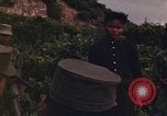 Image Interrogatoire des Vietcongs prisonniers par agent sud-vietnamien et US Tuy Hoa le Vietnam du Sud, 1962, de la seconde 36 séquences d'archives historiques vidéo 65675039916