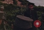 Image Interrogatoire des Vietcongs prisonniers par agent sud-vietnamien et US Tuy Hoa le Vietnam du Sud, 1962, de la seconde 39 séquences d'archives historiques vidéo 65675039916