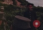 Image Interrogatoire des Vietcongs prisonniers par agent sud-vietnamien et US Tuy Hoa le Vietnam du Sud, 1962, de la seconde 42 séquences d'archives historiques vidéo 65675039916