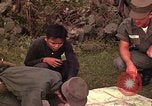 Image Interrogatoire des Vietcongs prisonniers par agent sud-vietnamien et US Tuy Hoa le Vietnam du Sud, 1962, de la seconde 44 séquences d'archives historiques vidéo 65675039916