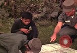 Image Interrogatoire des Vietcongs prisonniers par agent sud-vietnamien et US Tuy Hoa le Vietnam du Sud, 1962, de la seconde 47 séquences d'archives historiques vidéo 65675039916
