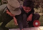 Image Interrogatoire des Vietcongs prisonniers par agent sud-vietnamien et US Tuy Hoa le Vietnam du Sud, 1962, de la seconde 54 séquences d'archives historiques vidéo 65675039916