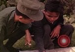 Image Interrogatoire des Vietcongs prisonniers par agent sud-vietnamien et US Tuy Hoa le Vietnam du Sud, 1962, de la seconde 57 séquences d'archives historiques vidéo 65675039916