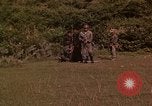Standbild Vietcong gefangenen festgenommen und befragt von Südvietnam offi Tuy Hoà Süd Vietnam, 1962, aus Sekunde 3 historischem Filmmaterial Videoclip 65675039917